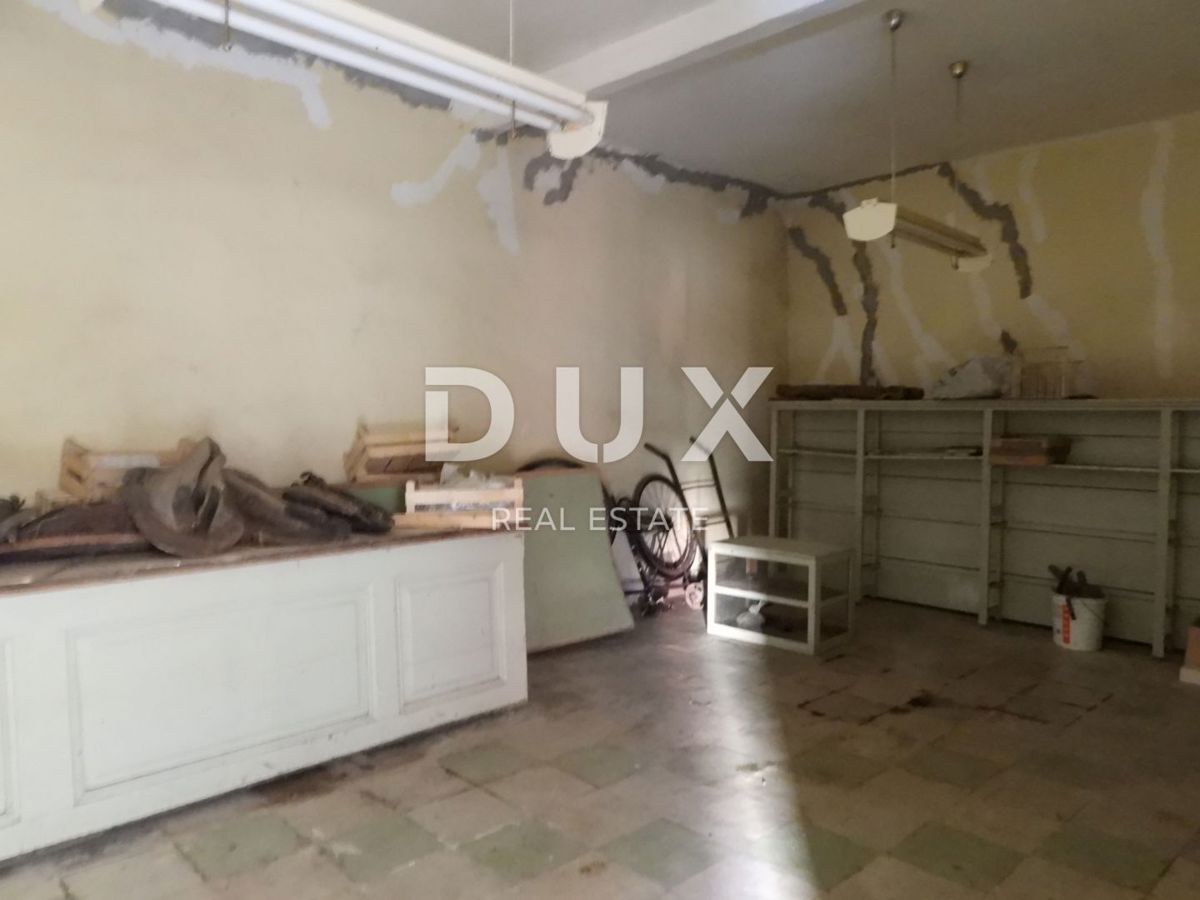 GORSKI KOTAR, SUNGER- stara hiša + 2 gospodarski poslopji + okolica 9000m2