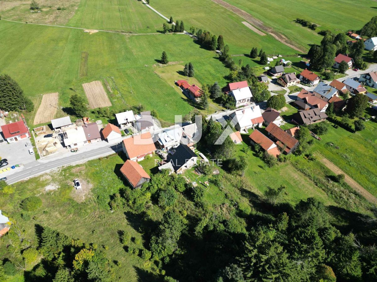 GORSKI KOTAR, SUNGER- stara hiša + 2 gospodarski poslopji + okolica 9000m2
