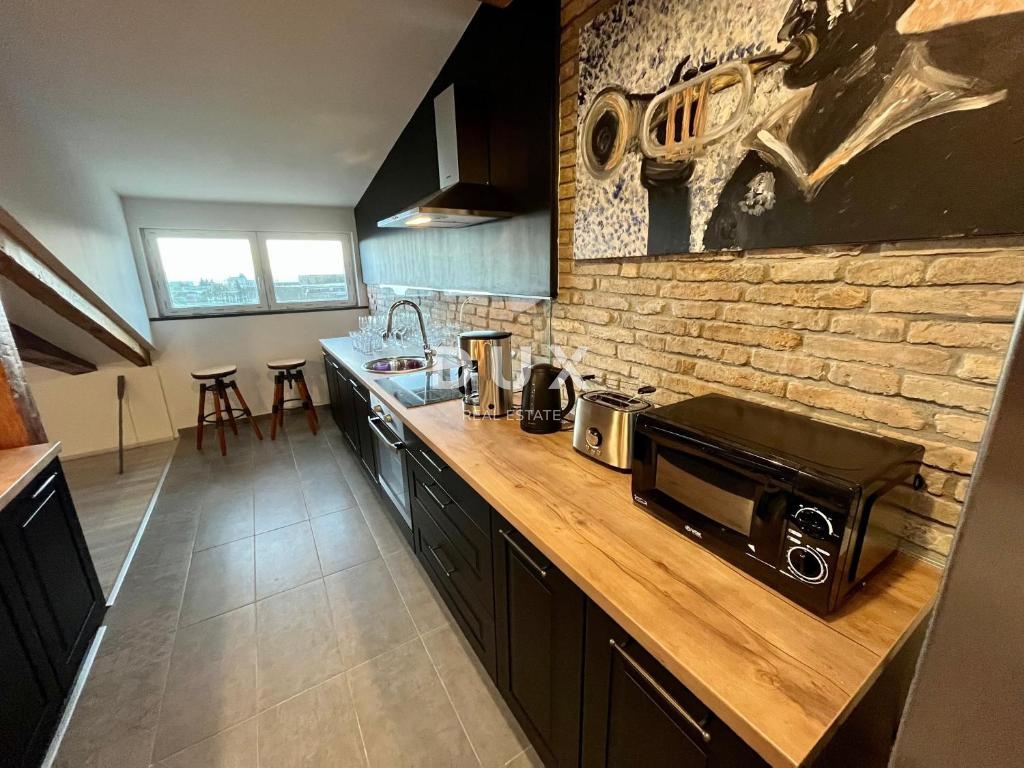 RIJEKA, CENTER - Prostorno in moderno opremljeno stanovanje s pogledom na morje na atraktivni lokaciji