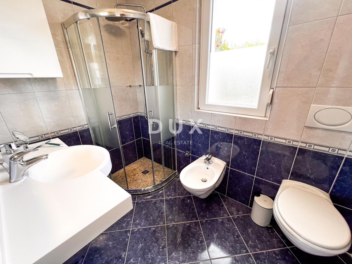 CRIKVENICA - Vila z bazenom in pogledom na Jadran, 300m2