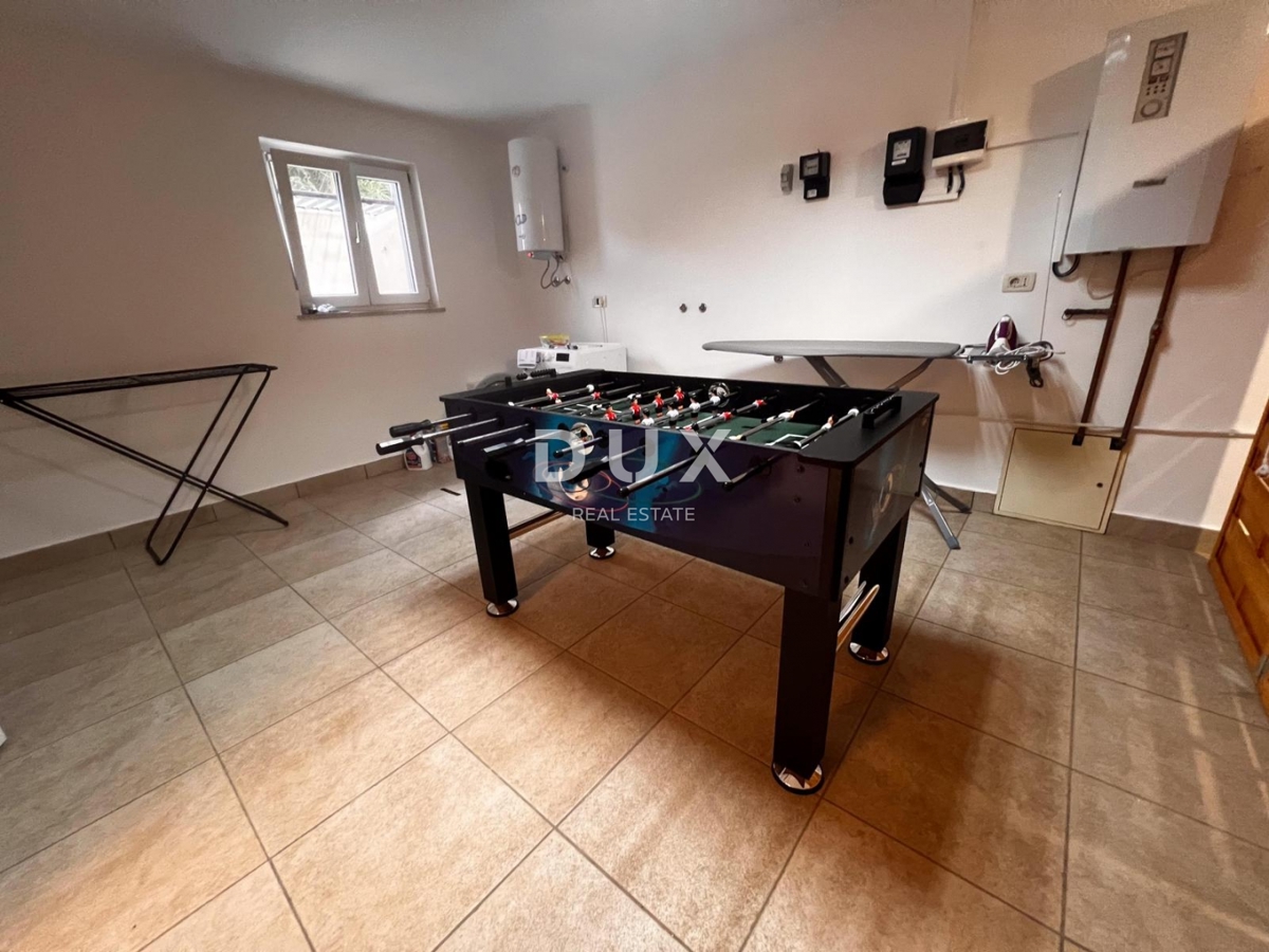 CRIKVENICA - Vila z bazenom in pogledom na Jadran, 300m2