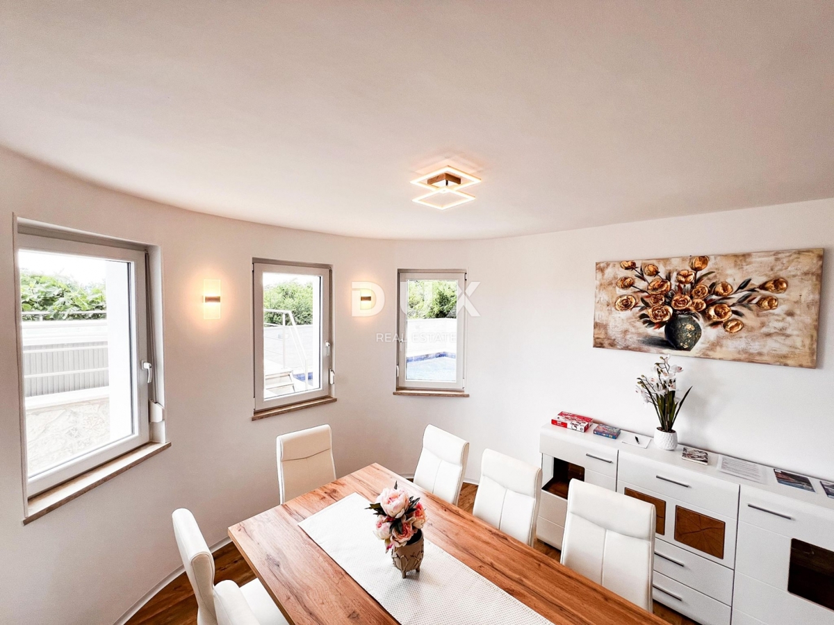 CRIKVENICA - Vila z bazenom in pogledom na Jadran, 300m2