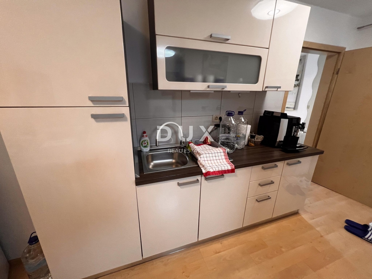 CRIKVENICA - Vila z bazenom in pogledom na Jadran, 300m2