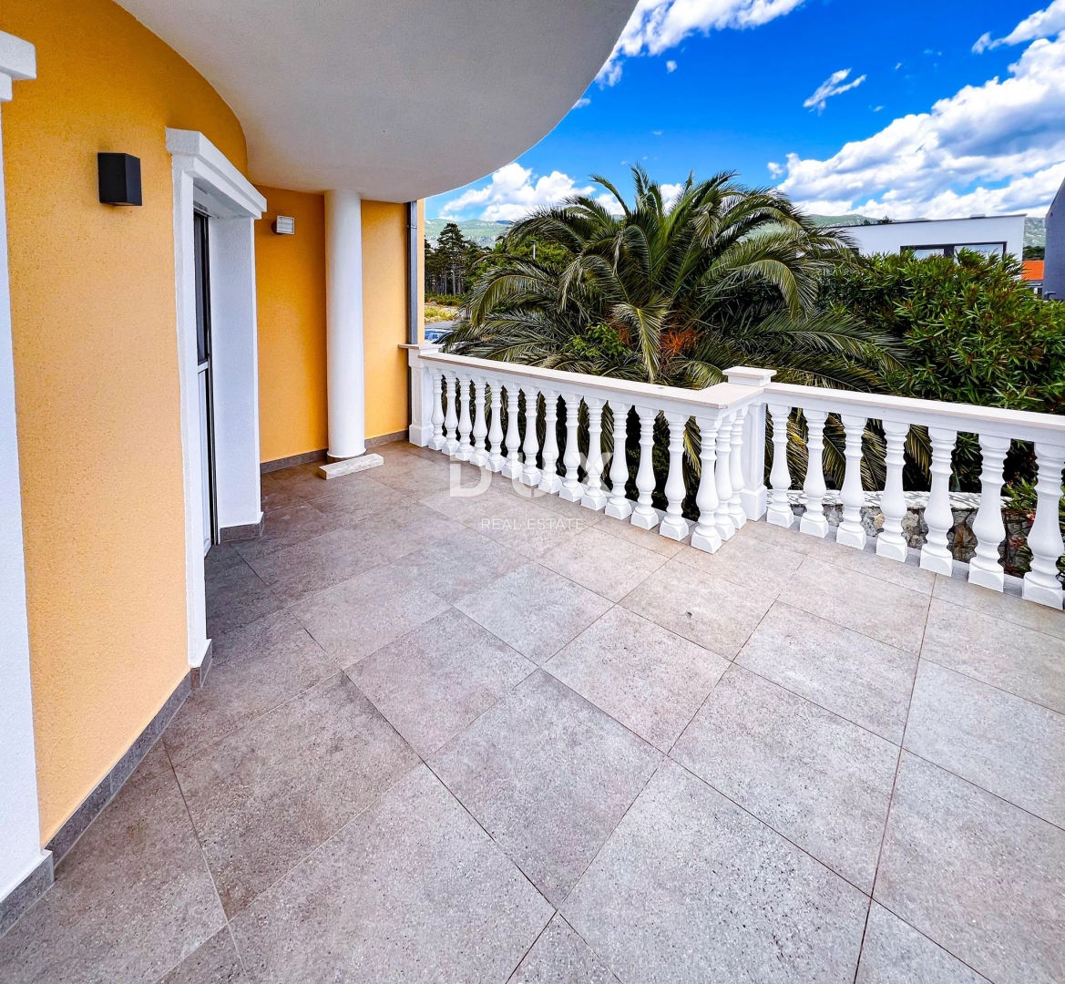 CRIKVENICA - Vila z bazenom in pogledom na Jadran, 300m2