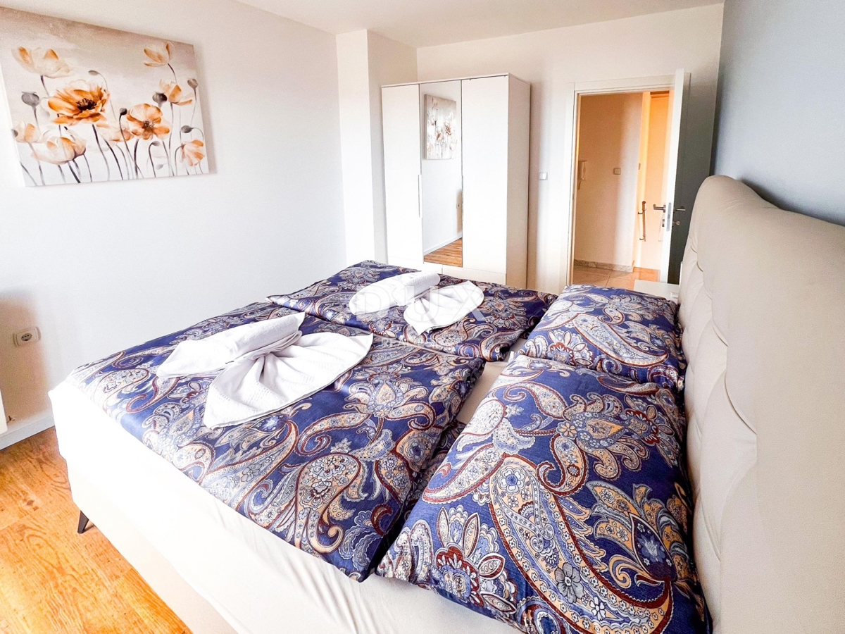 CRIKVENICA - Vila z bazenom in pogledom na Jadran, 300m2