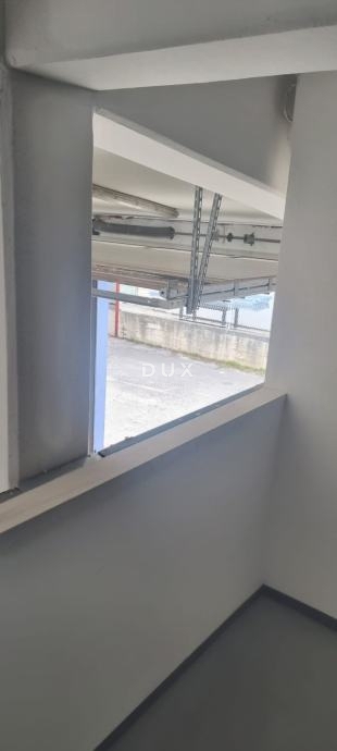 ZADAR, NOVI BOKANJAC - Prodamo skladiščno poslovne prostore!