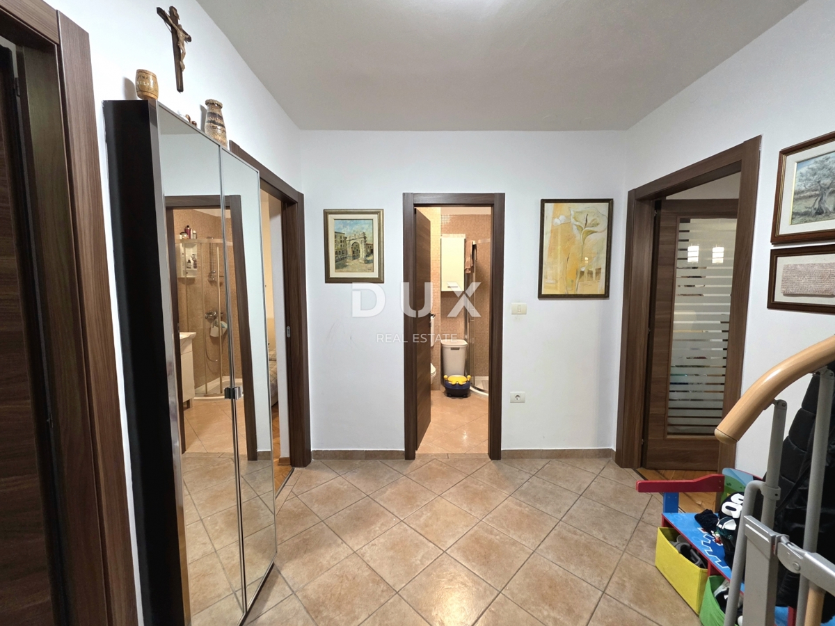 ISTRA, FAŽANA - 3 spalnice + dnevna soba, dvoetažno družinsko stanovanje 150m od plaže in centra