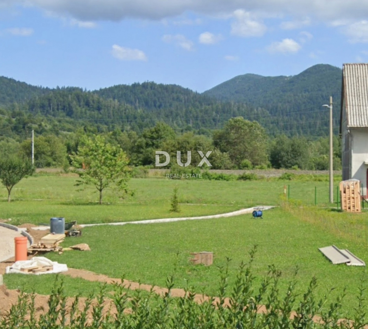 FUŽINE, VRATA - zemljišče 300m2 Z GRADBENIM DOVOLJENJEM!!! blizu jezera