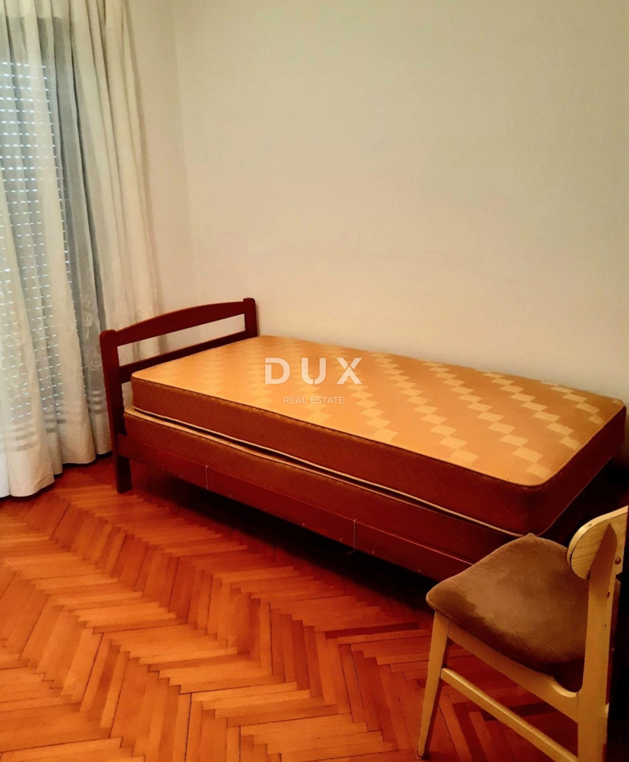 RIJEKA, SRDOČI - Prostorno 2-sobno stanovanje z dnevno sobo, garažo in vrtom