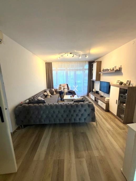 ISTRA, PULA - 3-sobno stanovanje z 2 terasama 83 m2 na odlični lokaciji!