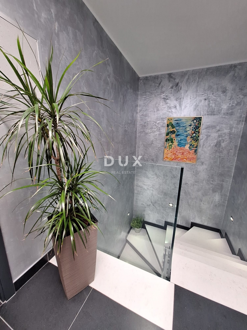 Hiša Novi Vinodolski, 391,72m2