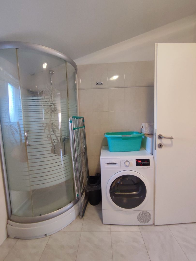 ISTRA, PULA - Družinska hiša na mirni lokaciji