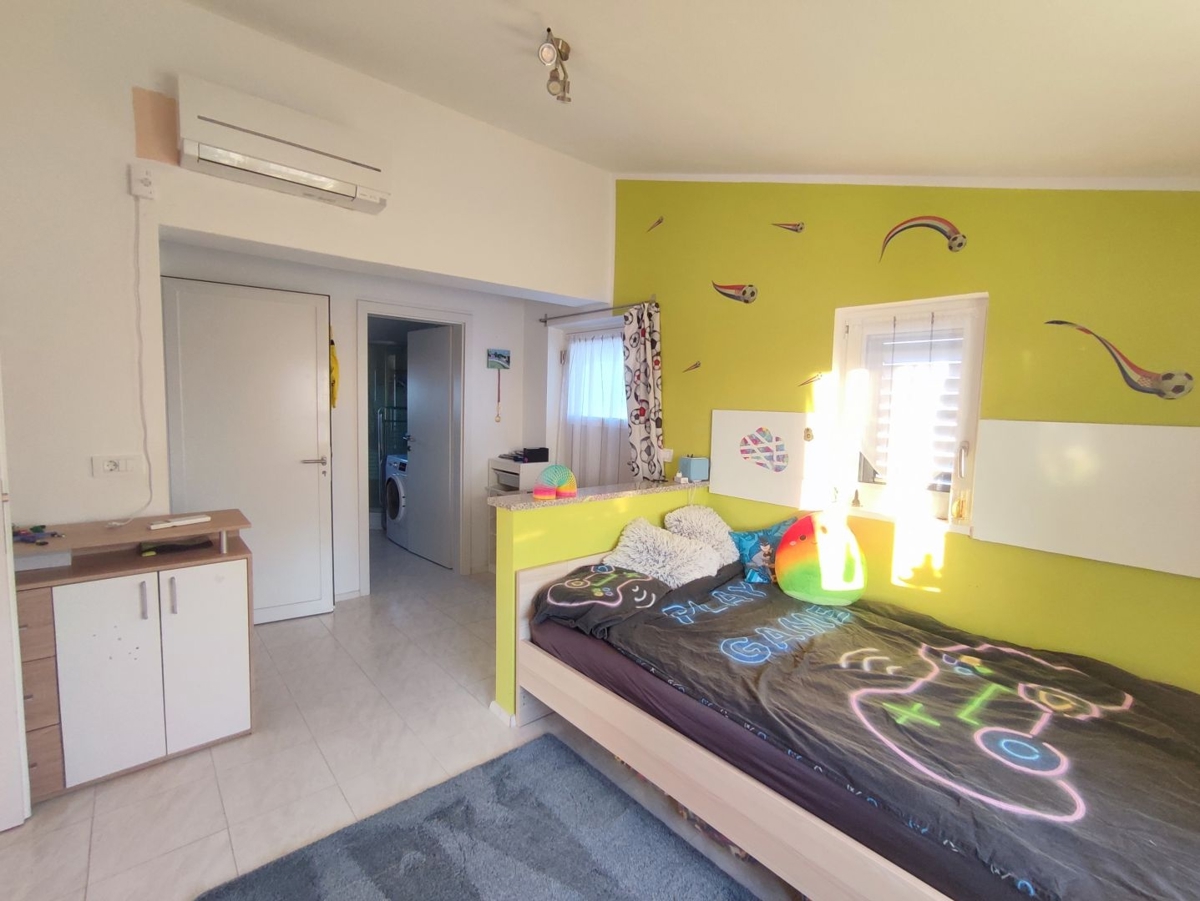 ISTRA, PULA - Družinska hiša na mirni lokaciji