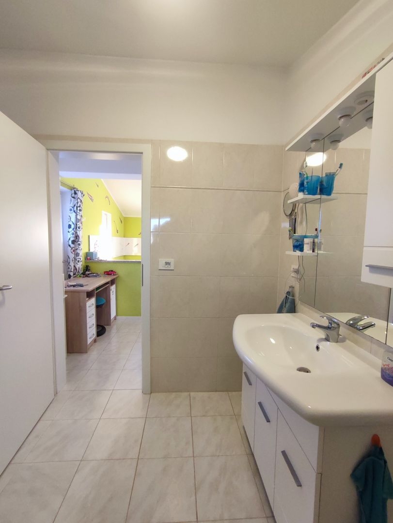 ISTRA, PULA - Družinska hiša na mirni lokaciji