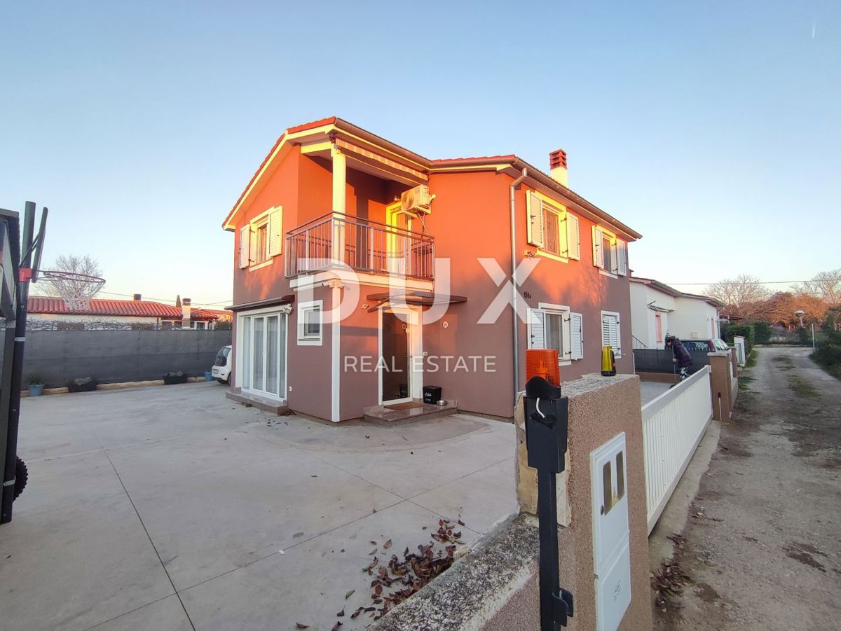 ISTRA, PULA - Družinska hiša na mirni lokaciji