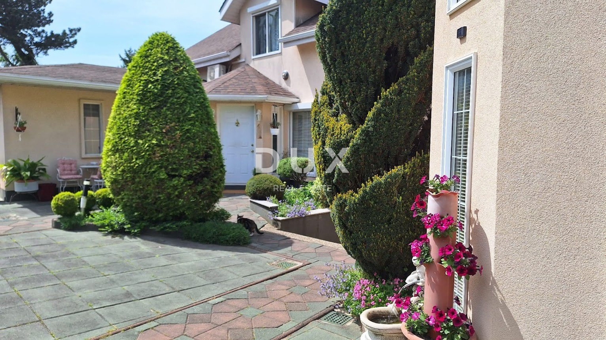 ZAGREB, VRHOVEC - ekskluzivna rezidenca in investicijska priložnost - dve hiši z bazenom in vrtom