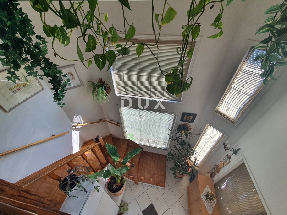 ZAGREB, VRHOVEC - ekskluzivna rezidenca in investicijska priložnost - dve hiši z bazenom in vrtom