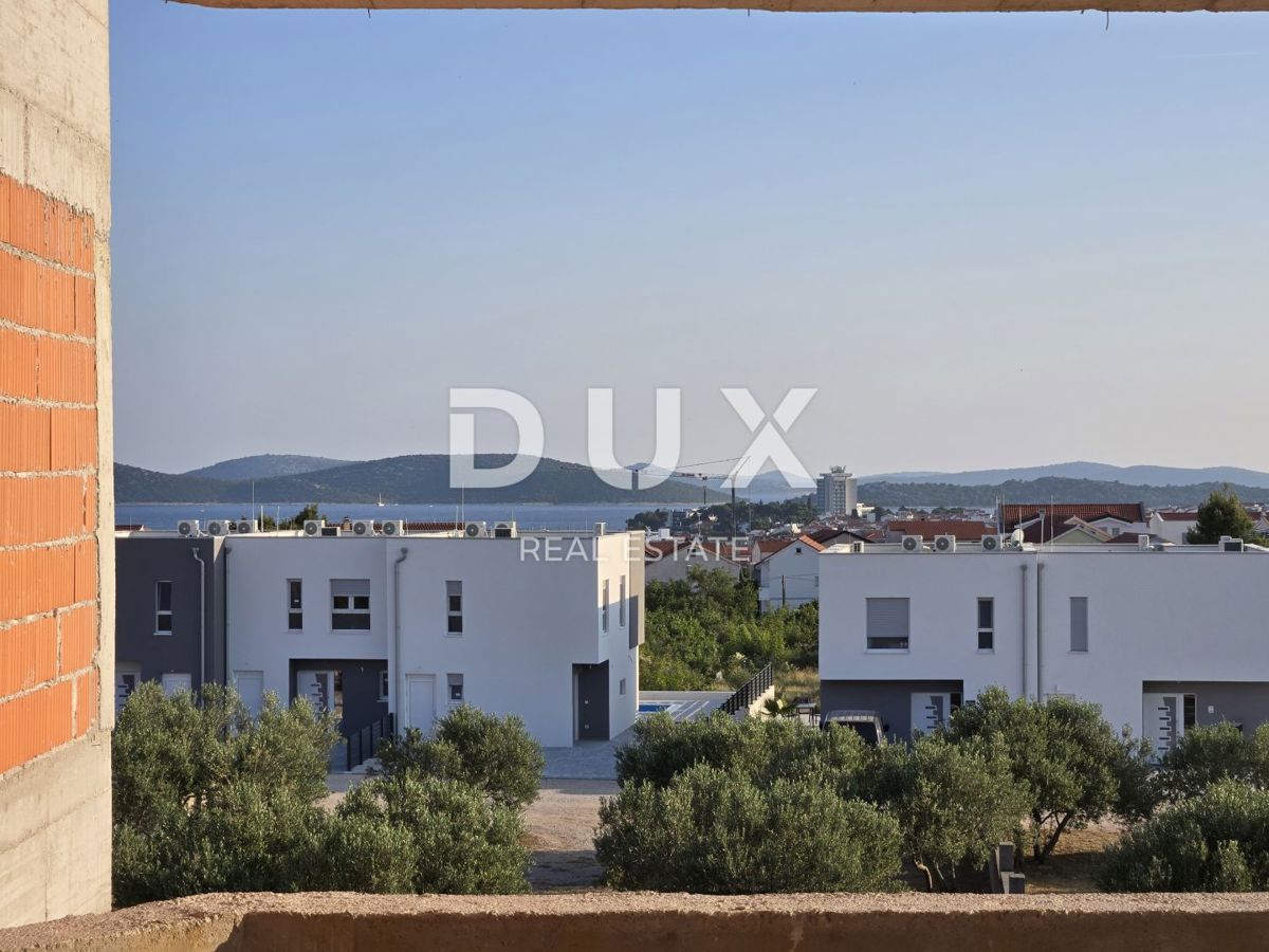 ŠIBENIK, VODICE - Apartma v prvem nadstropju s pogledom na morje in teraso za nepozabne trenutke