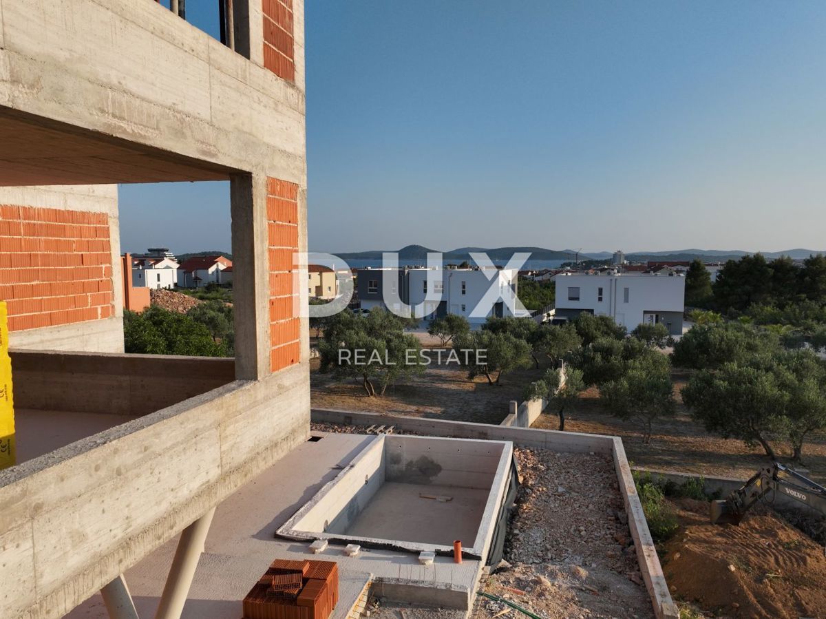 ŠIBENIK, VODICE - Apartma v prvem nadstropju s pogledom na morje in teraso za nepozabne trenutke