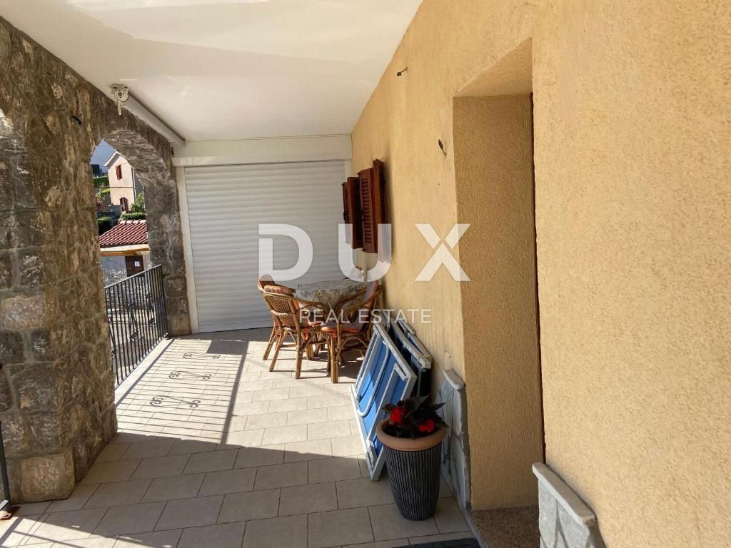 OTOK KRK, MALINSKA - Hiša prva vrsta ob morju