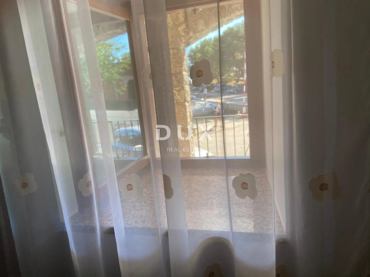 OTOK KRK, MALINSKA - Hiša prva vrsta ob morju