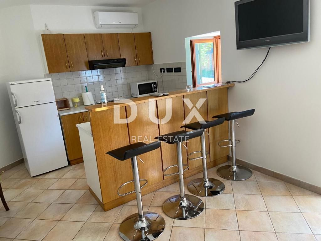 OTOK KRK, MALINSKA - Hiša prva vrsta ob morju