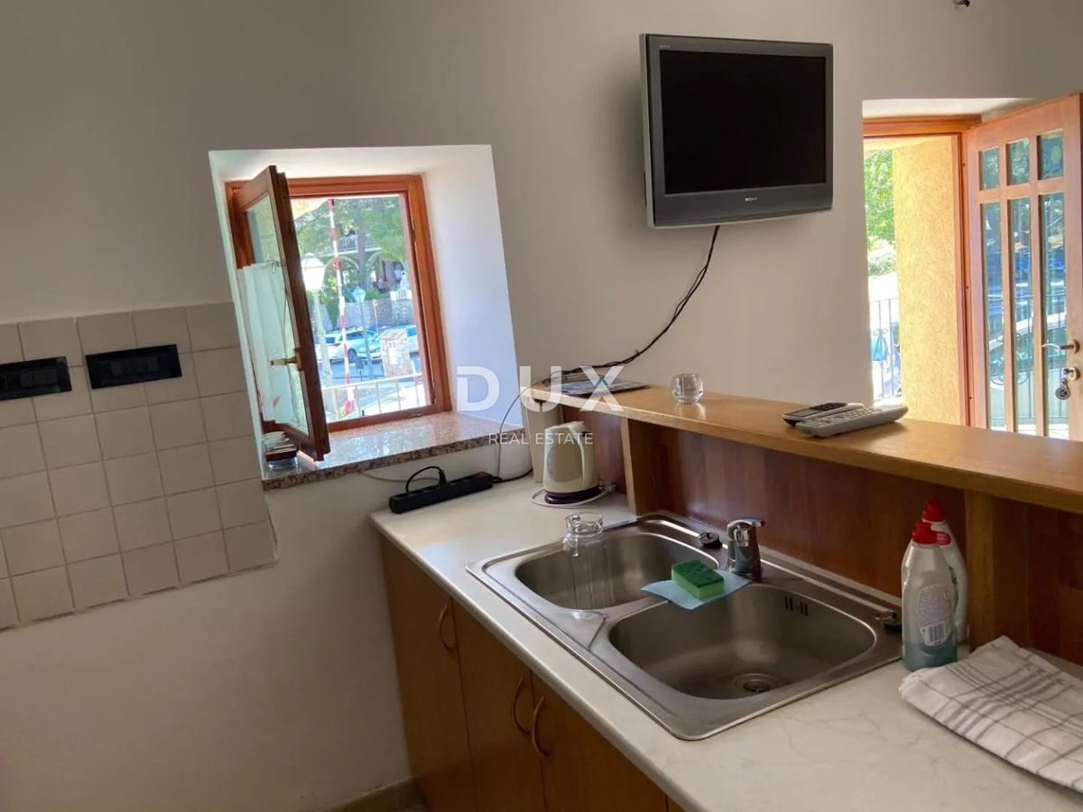 OTOK KRK, MALINSKA - Hiša prva vrsta ob morju