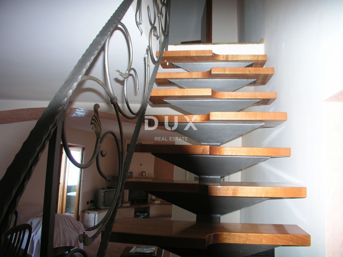 OTOK KRK, MALINSKA - Hiša prva vrsta ob morju