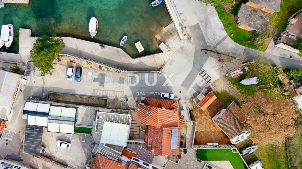 OTOK KRK, MALINSKA - Hiša prva vrsta ob morju