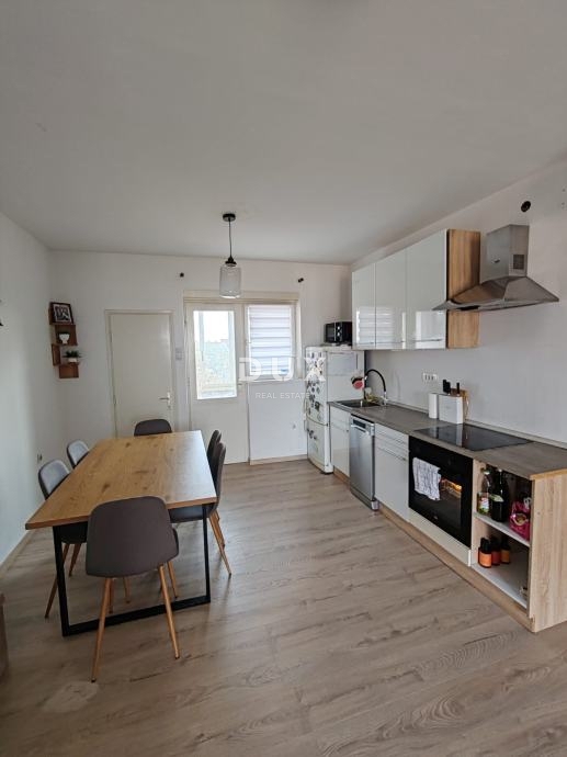 ISTRA, UMAG - Apartma z 2 spalnicama + dnevno sobo, 200 m od morja