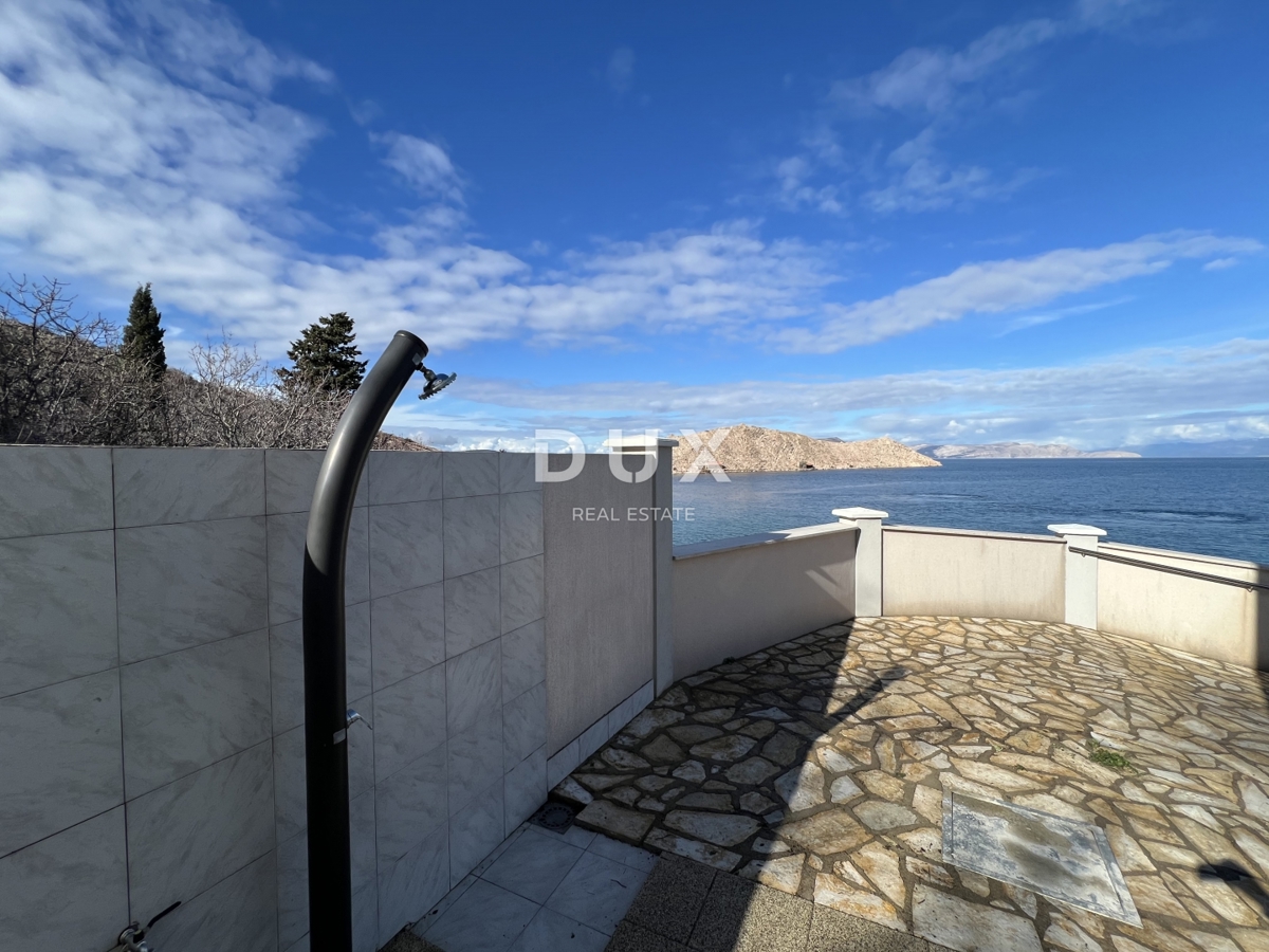 SENJ, OKOLICA – prenovljena vila v prvi vrsti ob morju