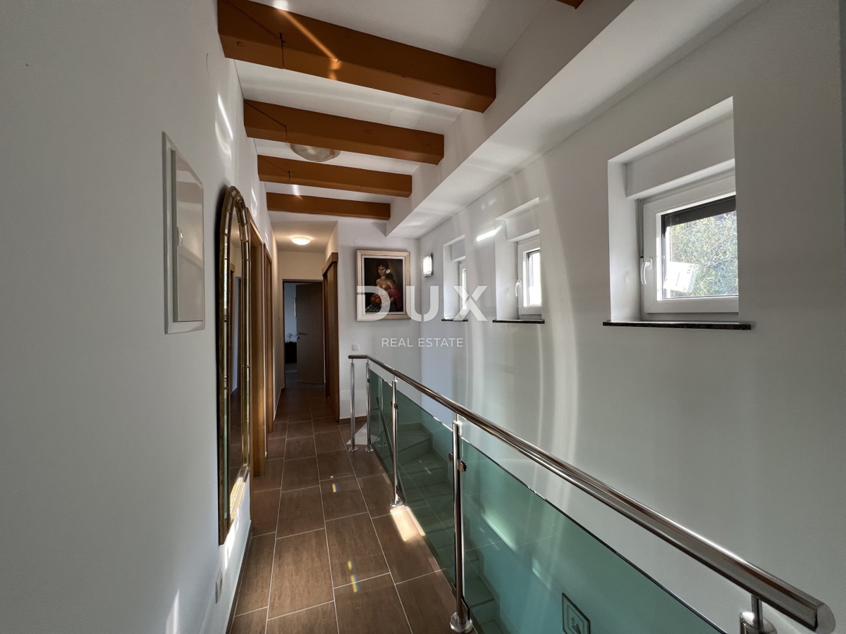 SENJ, OKOLICA – prenovljena vila v prvi vrsti ob morju