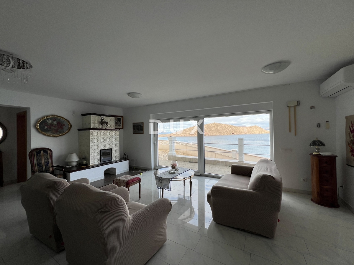 SENJ, OKOLICA – prenovljena vila v prvi vrsti ob morju