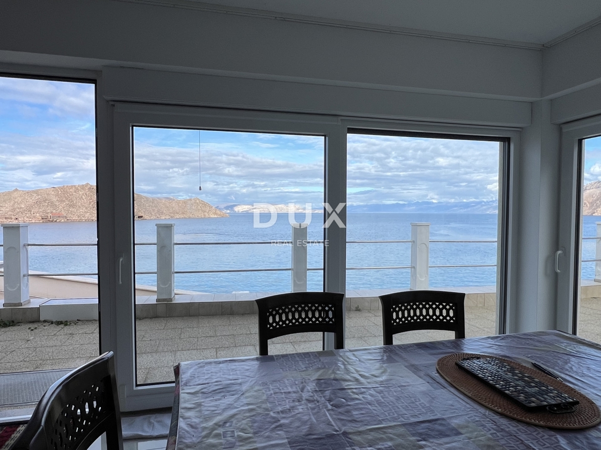 SENJ, OKOLICA – prenovljena vila v prvi vrsti ob morju