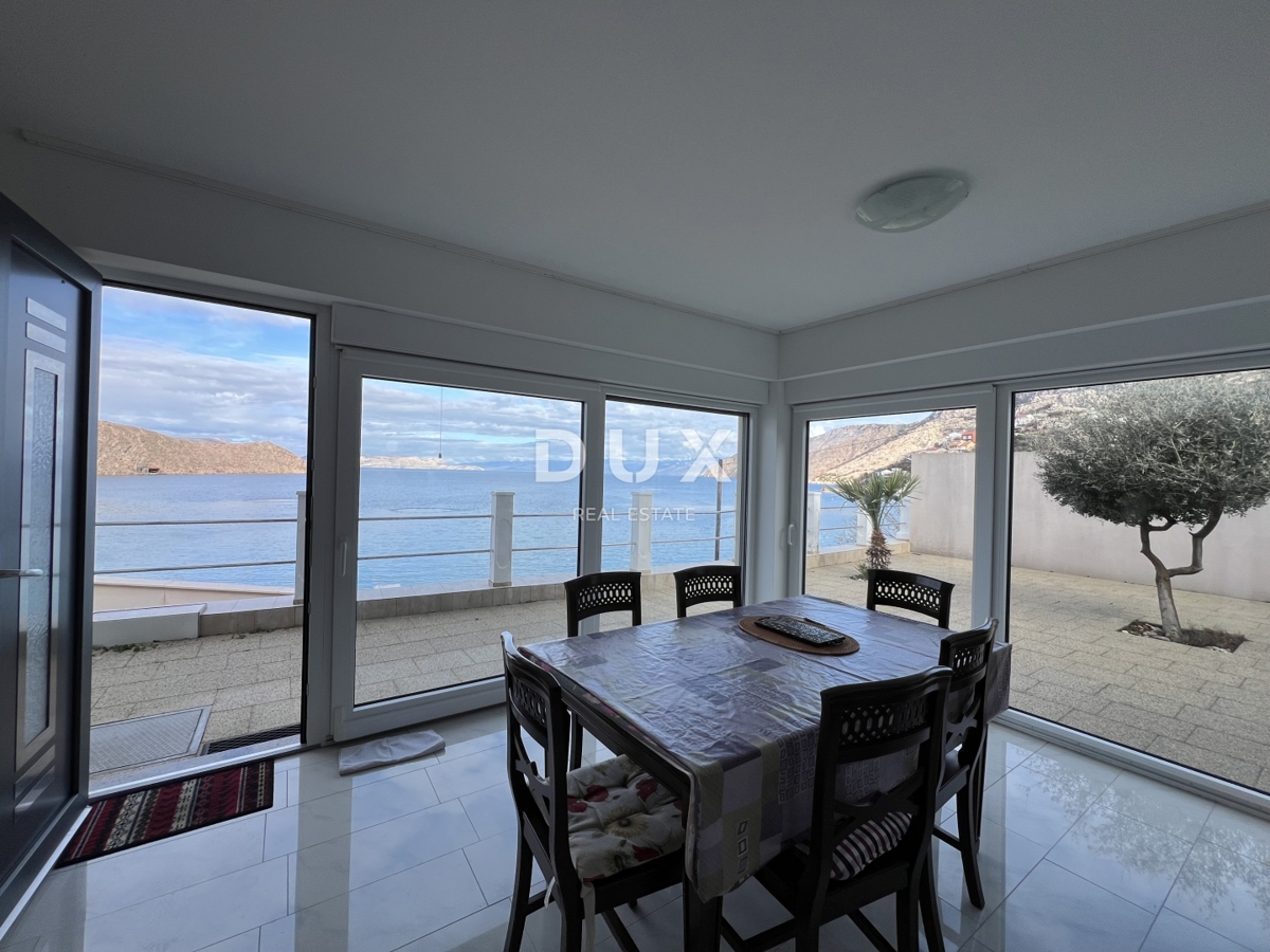 SENJ, OKOLICA – prenovljena vila v prvi vrsti ob morju