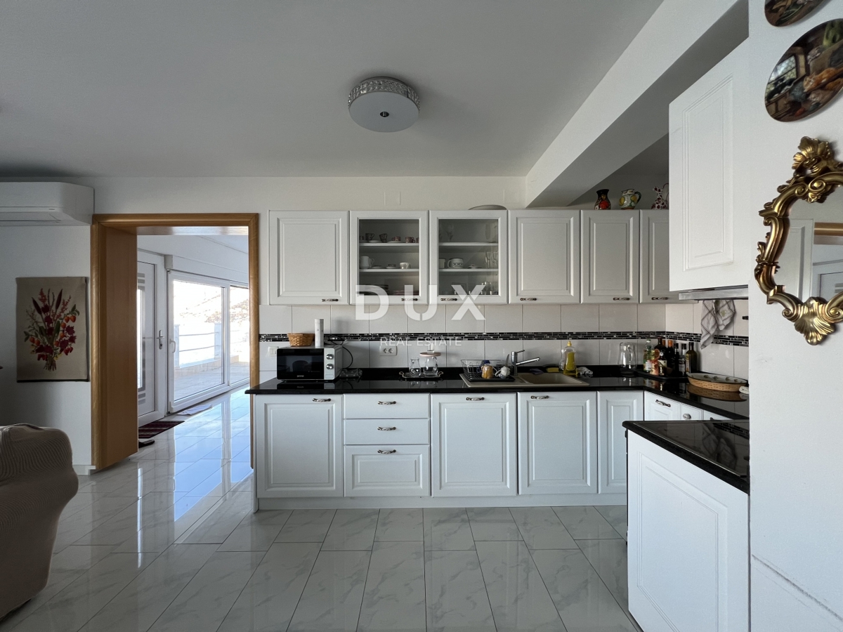 SENJ, OKOLICA – prenovljena vila v prvi vrsti ob morju