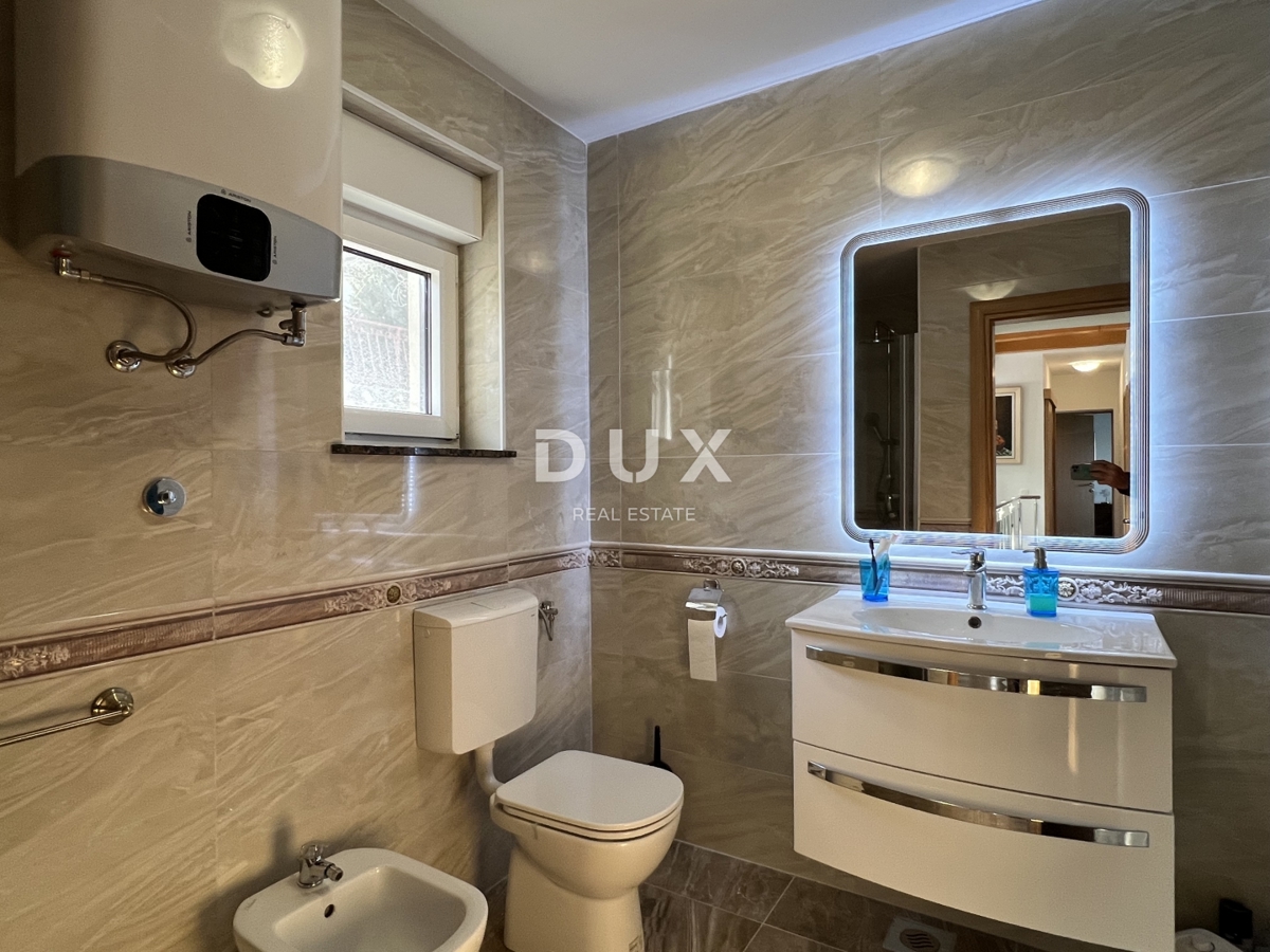 SENJ, OKOLICA – prenovljena vila v prvi vrsti ob morju