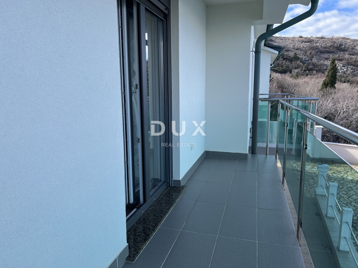 SENJ, OKOLICA – prenovljena vila v prvi vrsti ob morju