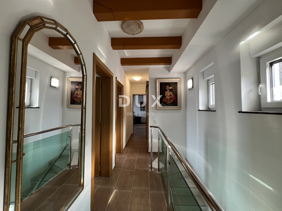 SENJ, OKOLICA – prenovljena vila v prvi vrsti ob morju