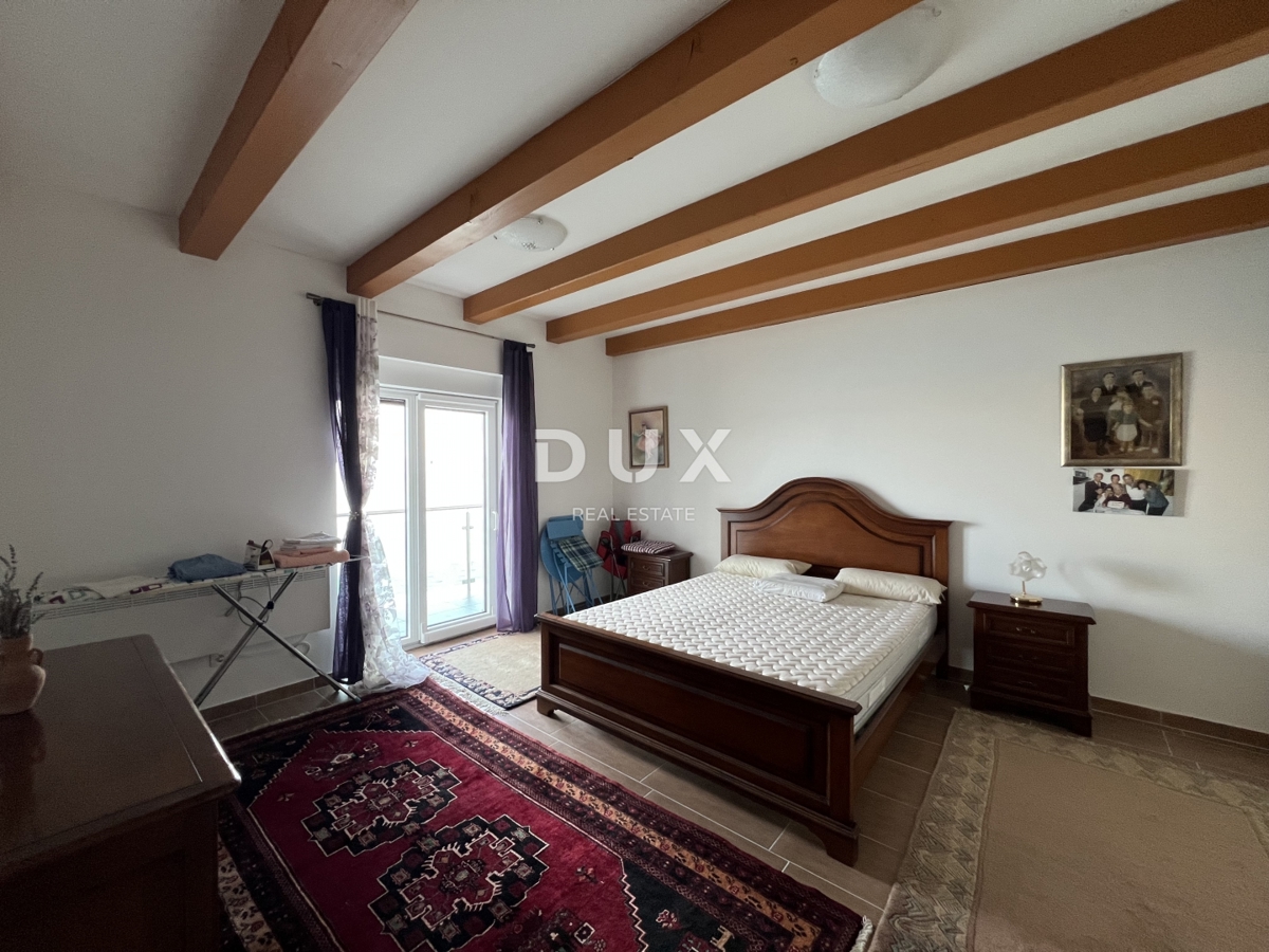 SENJ, OKOLICA – prenovljena vila v prvi vrsti ob morju