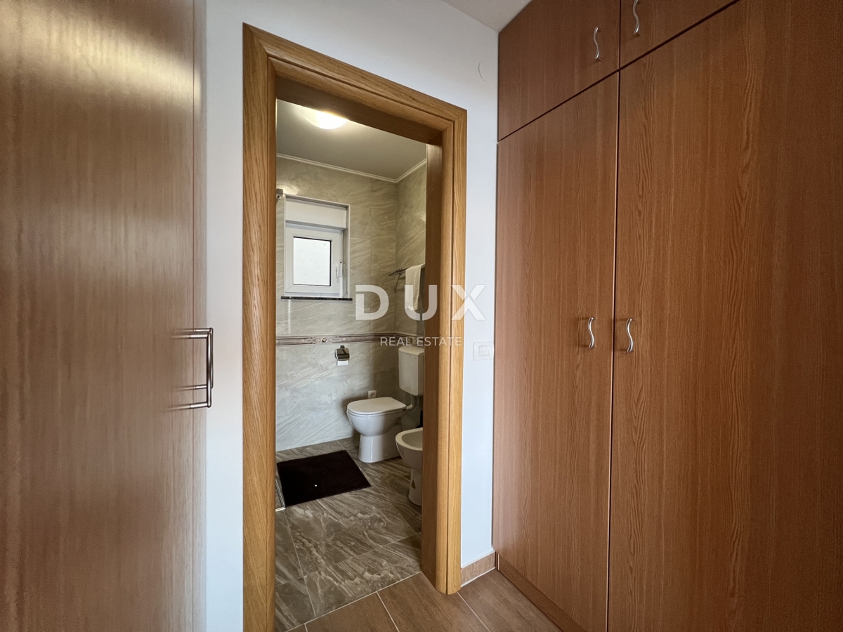 SENJ, OKOLICA – prenovljena vila v prvi vrsti ob morju