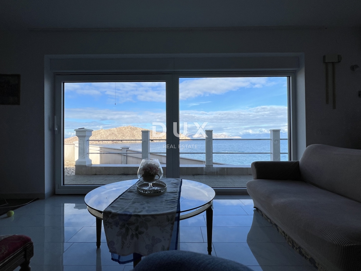 SENJ, OKOLICA – prenovljena vila v prvi vrsti ob morju