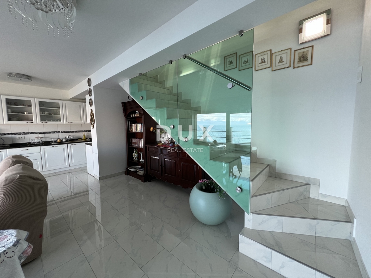 SENJ, OKOLICA – prenovljena vila v prvi vrsti ob morju