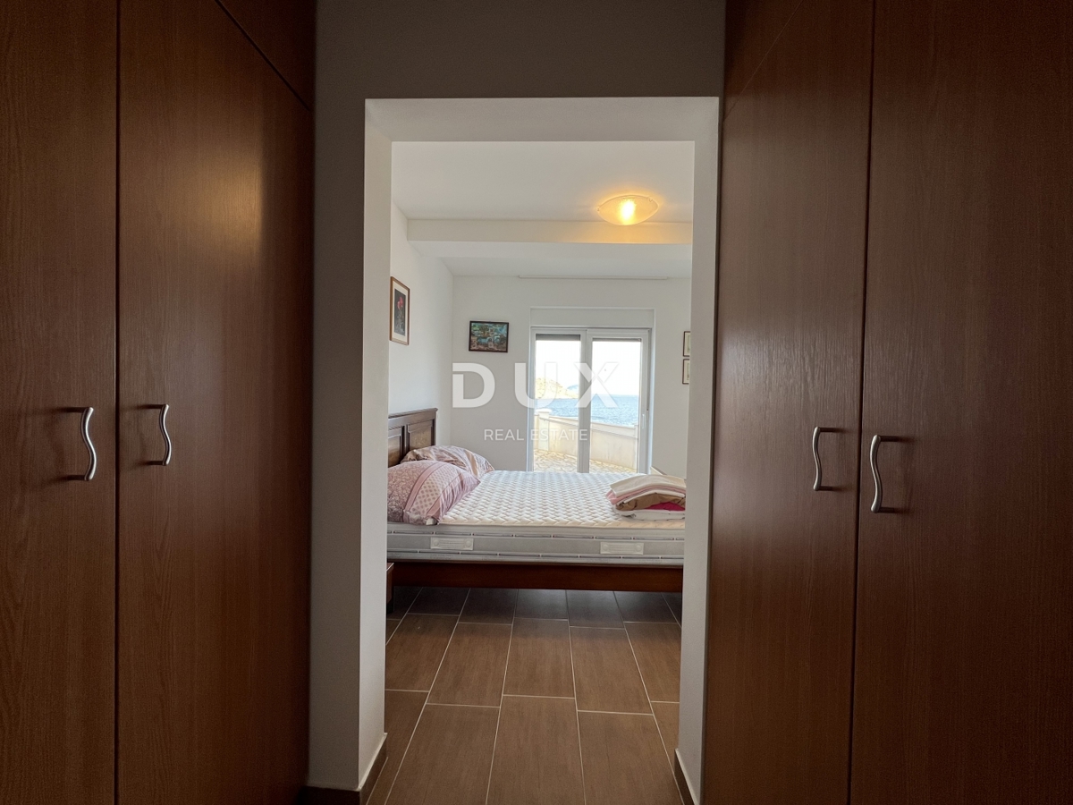 SENJ, OKOLICA – prenovljena vila v prvi vrsti ob morju