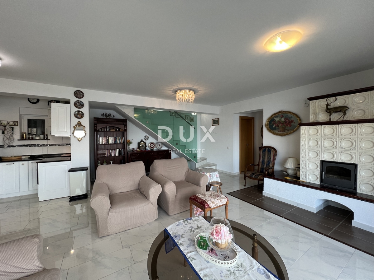 SENJ, OKOLICA – prenovljena vila v prvi vrsti ob morju