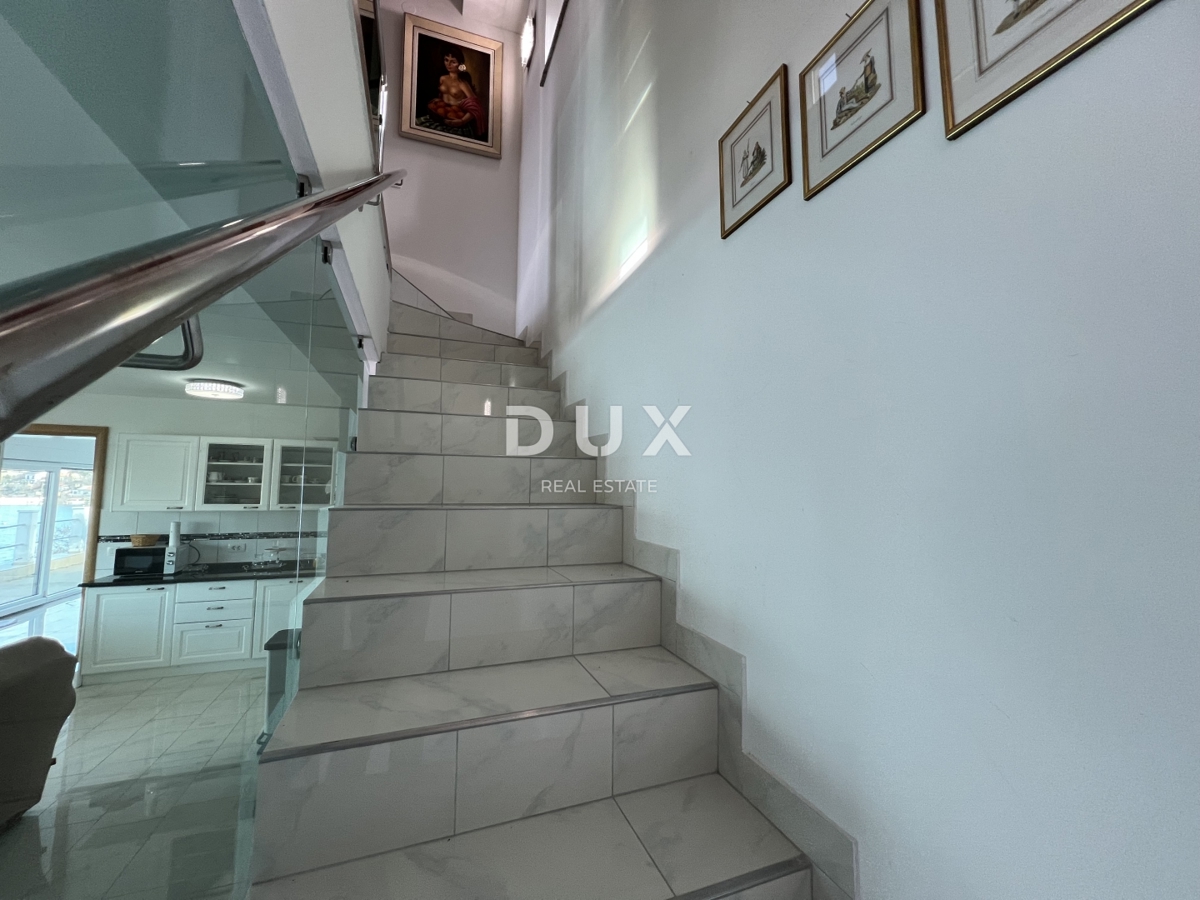 SENJ, OKOLICA – prenovljena vila v prvi vrsti ob morju