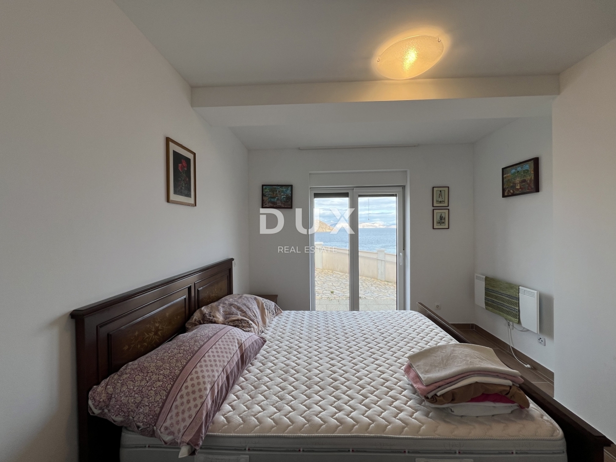 SENJ, OKOLICA – prenovljena vila v prvi vrsti ob morju