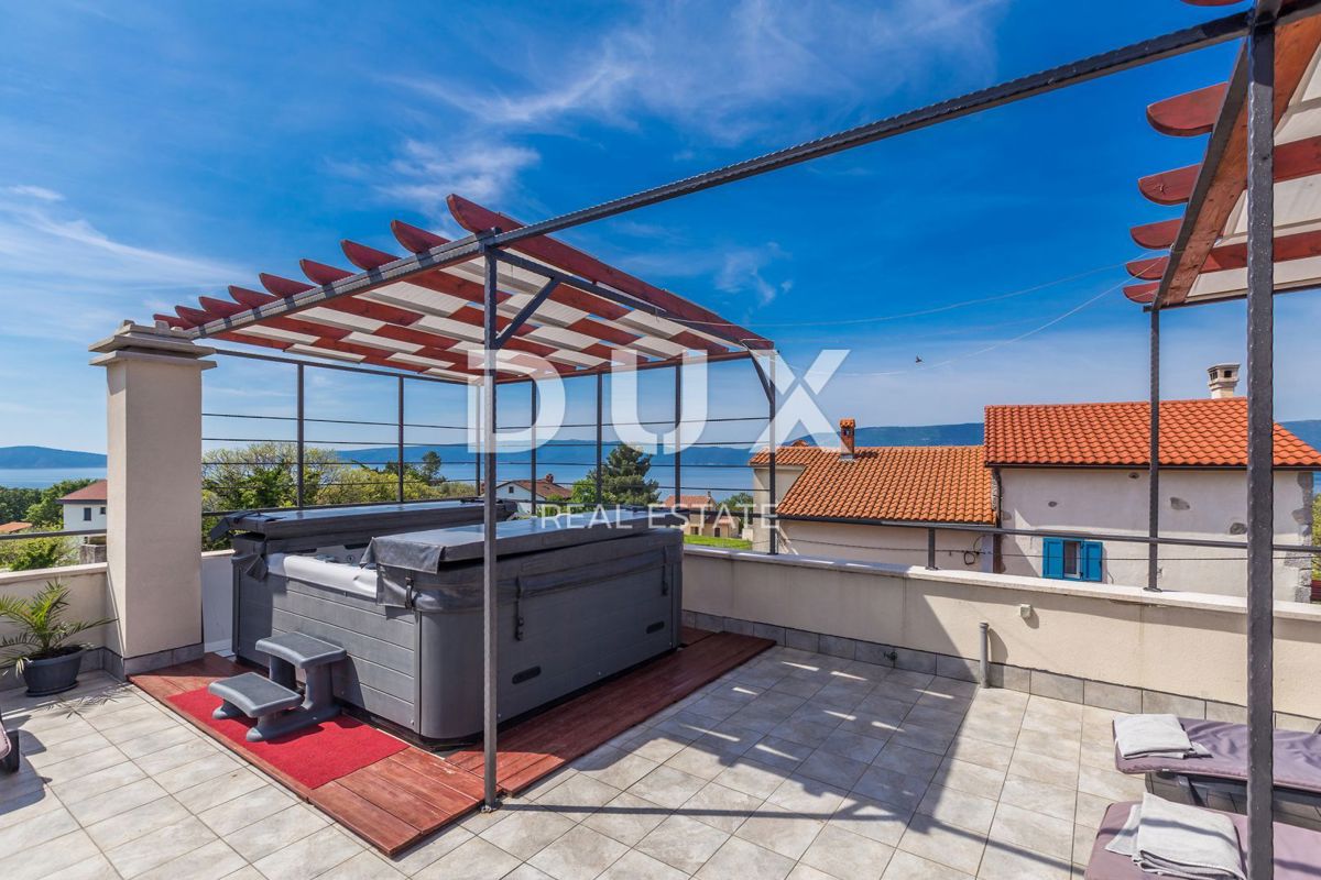 OTOK KRK, PINEZIĆI - Kamnita hiša v vrsti s panoramskim pogledom na morje