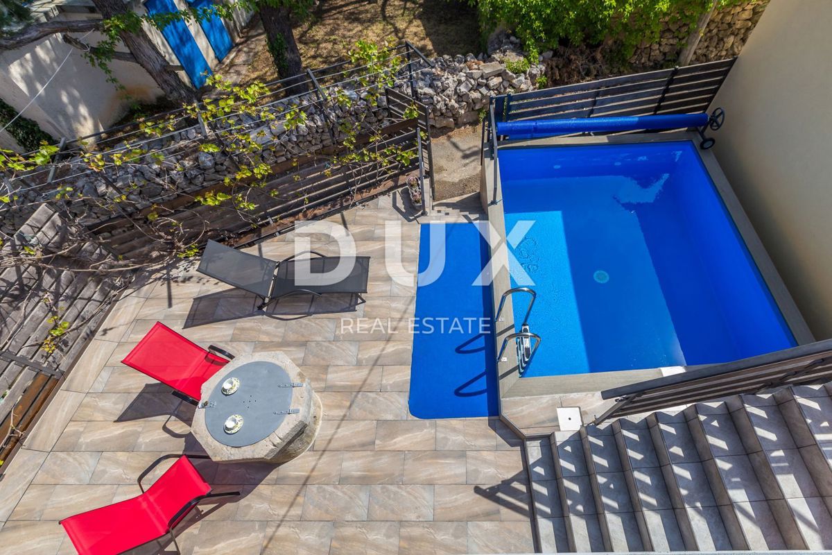 OTOK KRK, PINEZIĆI - Kamnita hiša v vrsti s panoramskim pogledom na morje