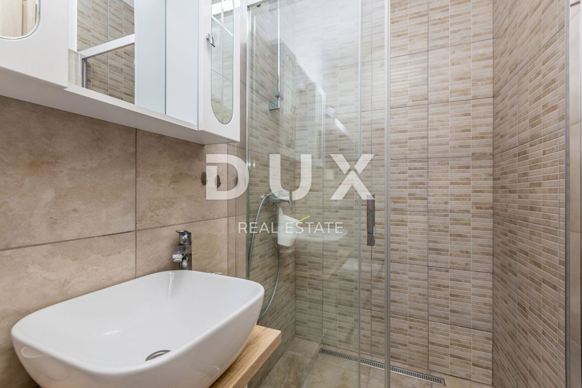 OTOK KRK, PINEZIĆI - Kamnita hiša v vrsti s panoramskim pogledom na morje